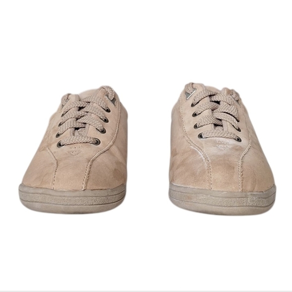 Cobbie Cuddlers Memo Tech Leather Sneakers Normcore Neutral Coastal Nurse 7 - Picture 6 of 9